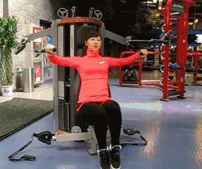 杠铃|锻炼胸部肌肉,需要多变的训练动作,多方面刺激胸部肌肉