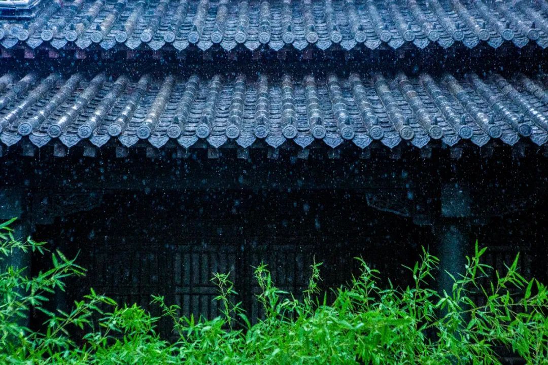 蔓蔓|悠悠古镇，烟雨如画——初秋雨后的水浒影视城