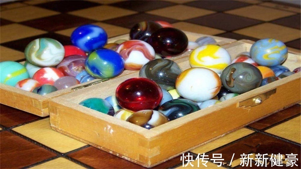 夜深人静时，为何会听见楼上玻璃珠掉落明明楼上没有住户！