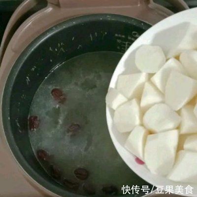 乌鸡|#我的养生日常-远离秋燥#乌鸡山药汤