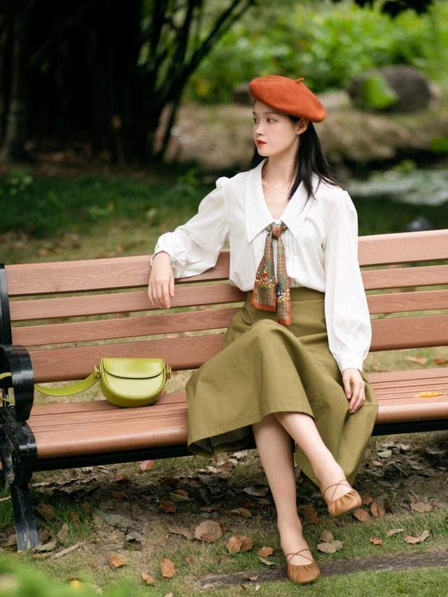 衬衫|秋天怎么穿才高级洋气,红色衬衫+牛仔裤,基础款搭配也漂亮大方