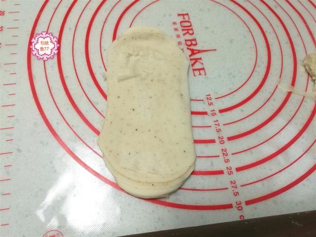 油皮|薄薄的皮儿脆脆的壳儿,一捏就碎一碰就掉渣,这个烧饼真香