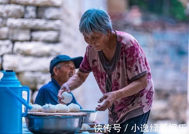 朱家峪景区|十年后再次走进朱家峪，被村里的几个摊煎饼的大妈纠缠着买煎饼