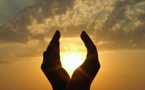  百会穴|开启人体阳气的“金钥匙”，要经常拍一拍，阳气不断涌出来