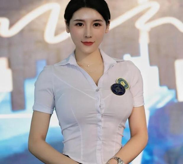 知名度|健身达人刘太阳，开健身馆收入不菲，穿旗袍秀完美身材