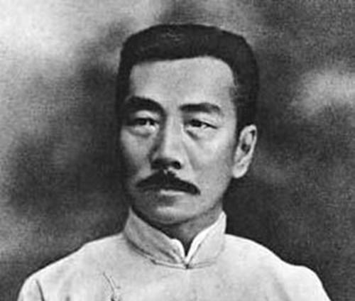 1936年鲁迅深夜去世,制作石膏遗容时粘下20根胡须,现成一级文物