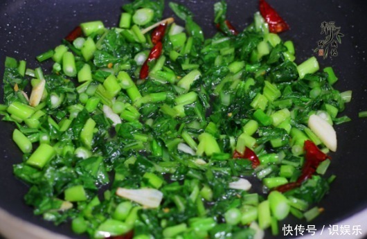 柠檬水|不管炒什么青菜,直接下锅炒就错了!学会这2点,青菜脆嫩不发黑