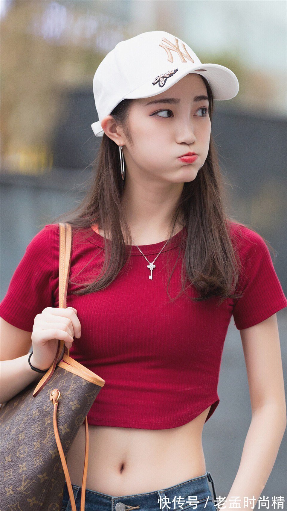 AJ 街拍:AJ陪牛仔裤混搭风依然很美,主要看颜值