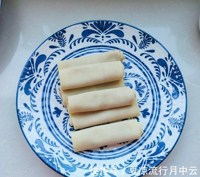 玉米油|豆皮肉卷，太香了，一大盘不够吃！