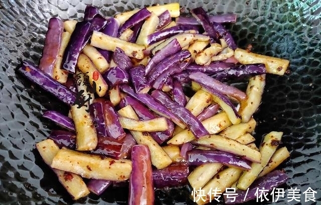 好吃|教你茄子的新吃法，香辣开胃，比炒的好吃10倍，比吃肉还过瘾
