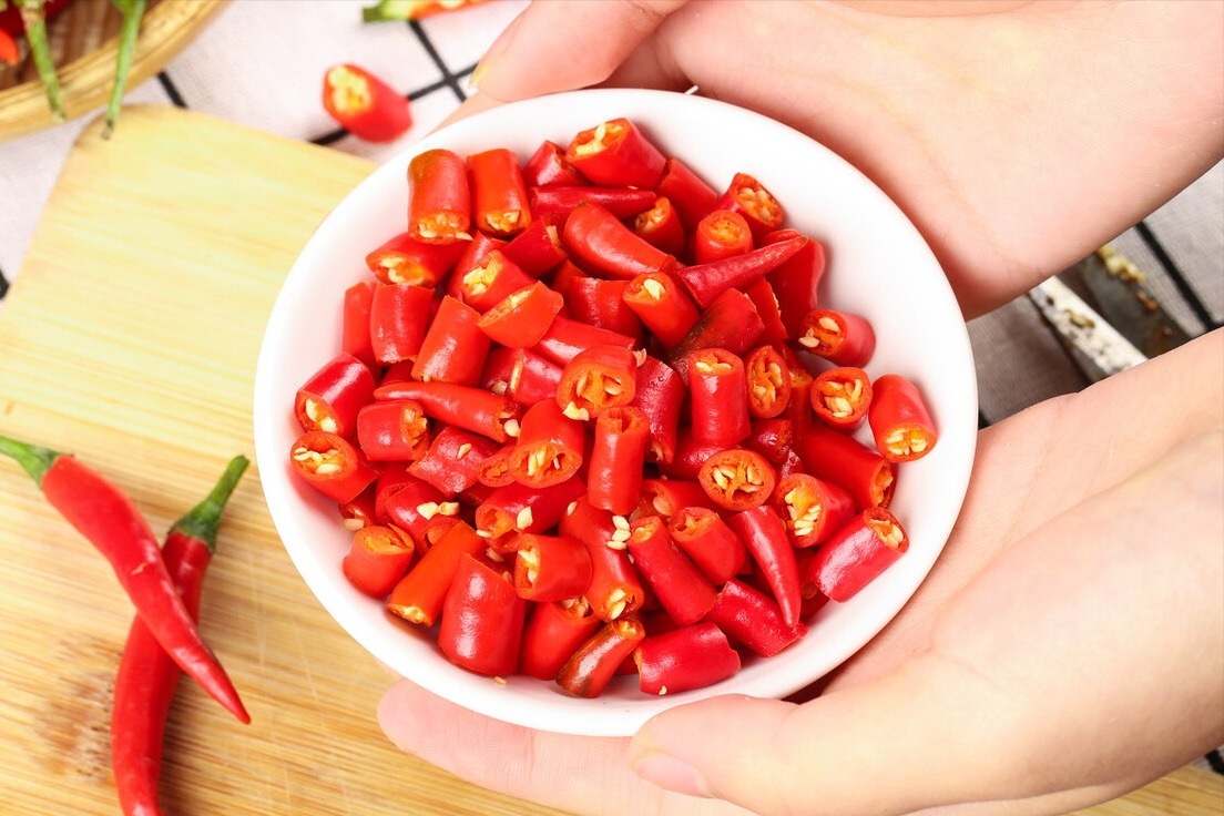 小米椒|小米椒降价了,保存不能直接放冰箱,给你支一招,放一年还很新鲜