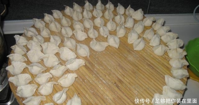 调饺子馅,记得放3样料,饺子做好鲜香流汁,不柴不腥,很好吃