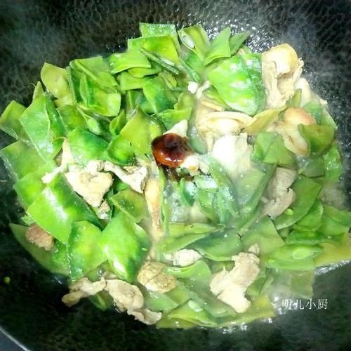 扁豆|晒晒我家最喜欢的一道菜,荤素搭配吃的香,几十年吃不烦