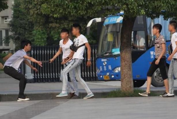 寒假里学生容易养成的坏习惯，家长需谨慎，好习惯比补课更重要