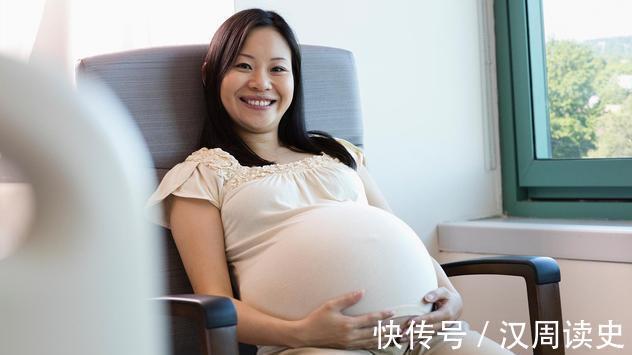 怀孕|孕妇睡觉时会压到胎儿吗？孕期睡眠姿势有讲究，孕妈早了解别做错