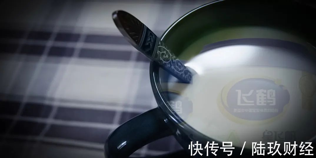 澳优乳业|国产奶粉三强争霸,飞鹤老大位置还稳吗?