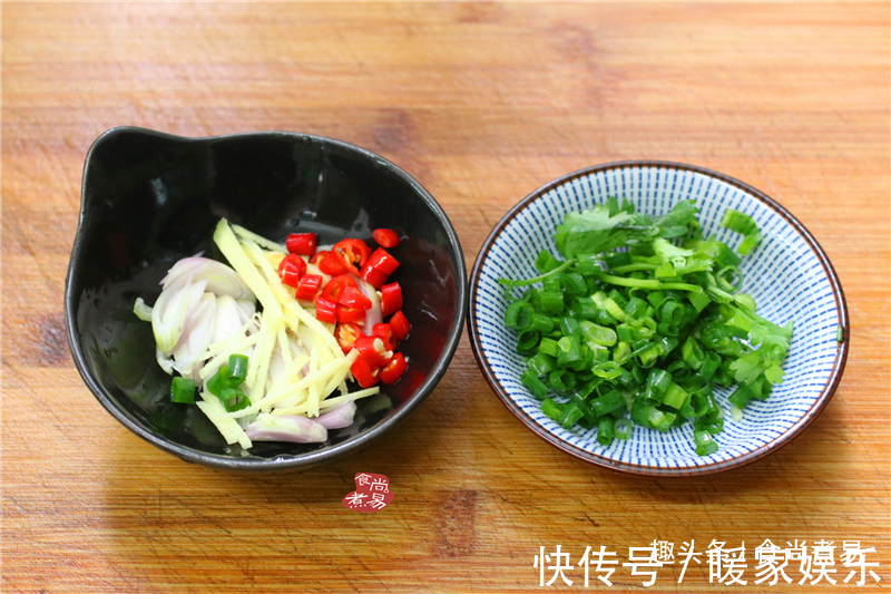 小家庭此法烹调海鲜，食材丰富一锅出，简单快捷，蒸一蒸不热气