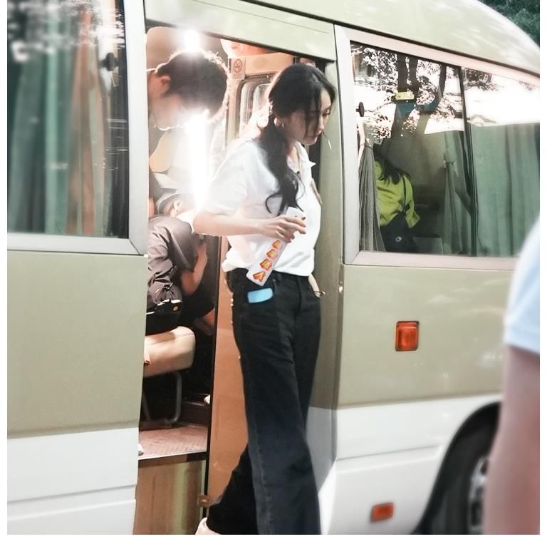 造型|鹅厂新综艺路透,杨幂绑双马尾亮相,光看嘉宾颜值就期待满满