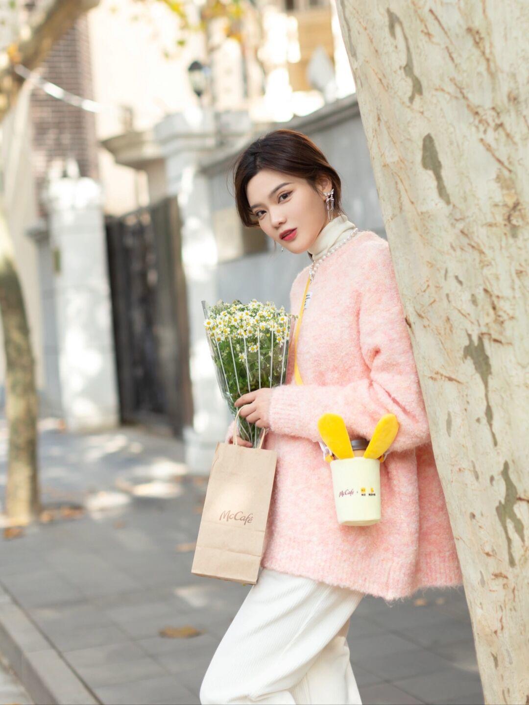 芥末绿|这才是大方得体的冬季搭配,学会4款实用毛衣,照着穿太时尚