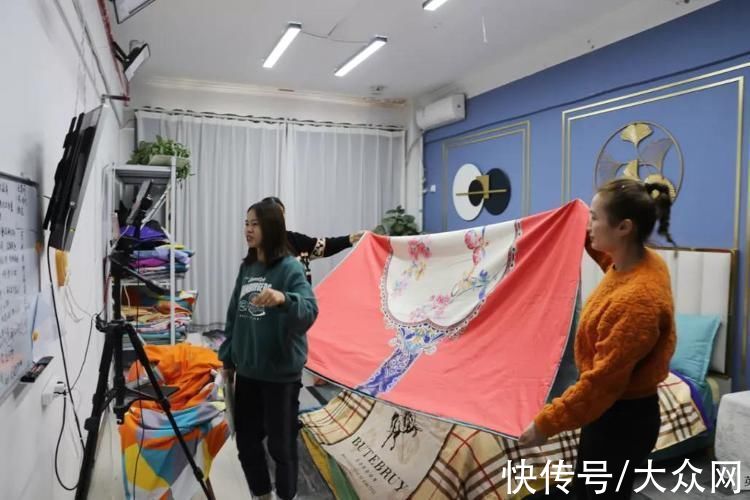 汉服|实地探访菏泽电商人的“双11”：家家户户开直播