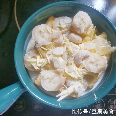 香蕉坚果吐司布丁