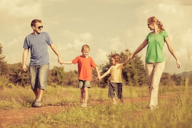 爱弥儿|人民日报：聪明的父母，从来不跟孩子“讲道理”