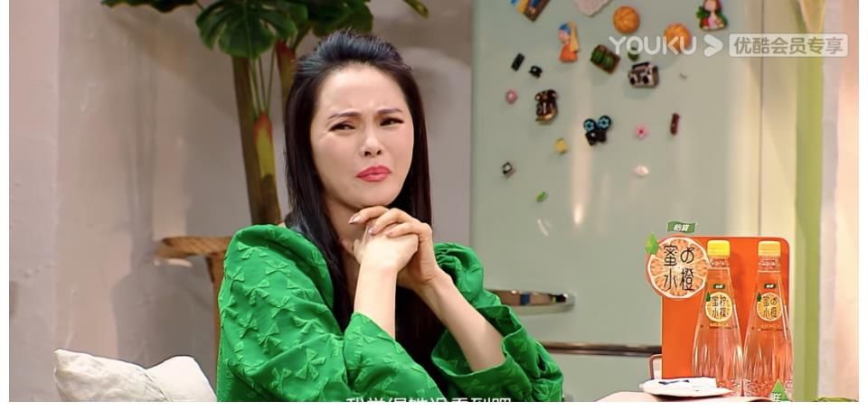 《我们恋爱吧》现绿茶？女四同时撩两位男生，朱正廷拆穿得很直白