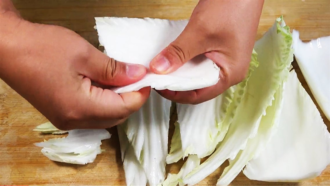 白菜炖粉条，直接下锅是大错！教你不外传的诀窍，做一锅都不够吃