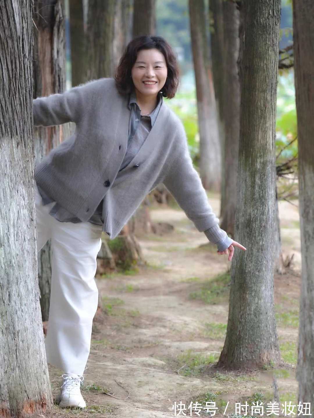 穿搭|40、50岁的女人,建议多穿灰色衣服,简洁高级又能提升气质