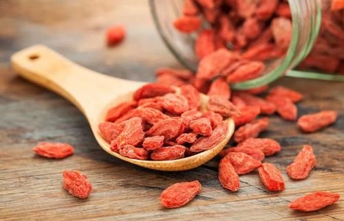 睡眠质量|睡前干吃5粒枸杞,坚持一段时间后,身体会有啥变化?不妨了解