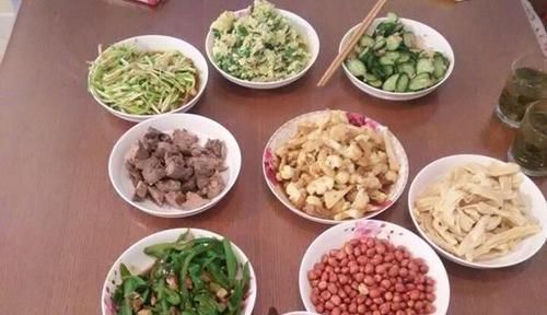吃饭和寿命有关？吃饭时，保持3个习惯的人，身体一般会比较好