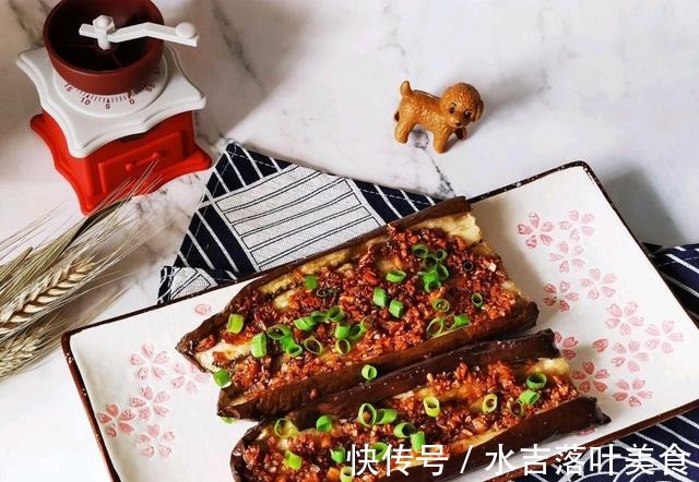 辣椒酱|茄子还是老吃法茄子和它一起烤，营养美味，补血益气！