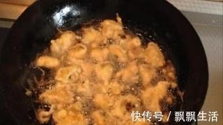 半斤蘑菇,打2个鸡蛋,做全家人爱吃的炸蘑菇,上桌抢光