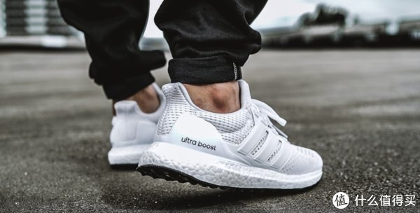 慢跑鞋 抛开品牌只谈产品,阿迪Ultra Boost相当于什么价位的国产跑鞋?
