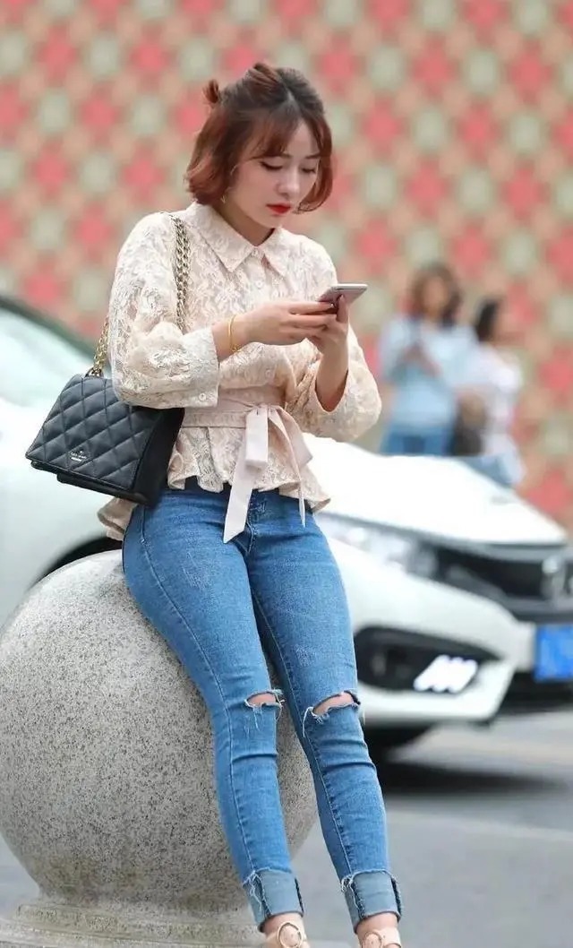 紧身牛仔裤 牛仔裤休闲又时尚,舒适柔软又顺滑,穿着优雅又显瘦