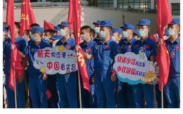 周深|央视综艺《请你来听我的演唱会》，周深动情献唱，国庆档收获好评