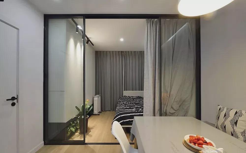 次卧|夫妻买下48㎡带阁楼二手房,装出3室1厅+书房,5口之家太幸福了