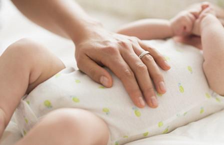 医生|3岁男童,查出肠穿孔,医生查明病因,妈妈怒吼不许奶奶见孙子