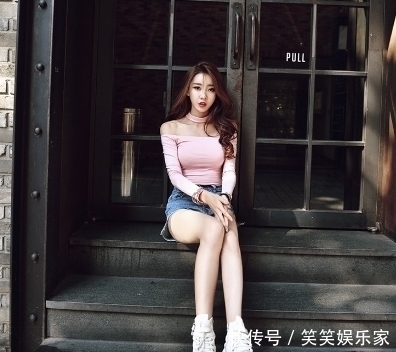 知性|街拍:成熟大方知性的美女,丰腴有致,优雅凸显清新的气质!