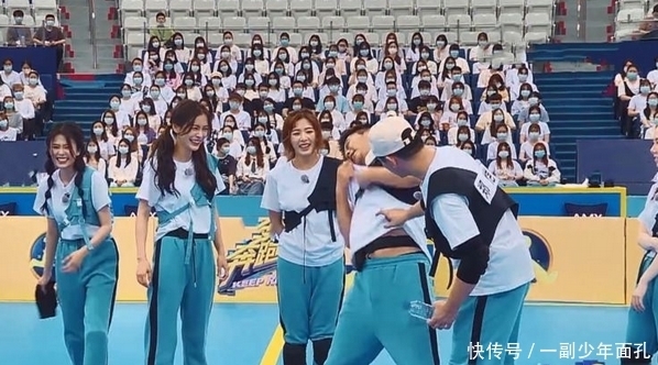 《跑男》滤镜有多强?李晨控诉衣服沾满粉底,镜头下却啥也看不出