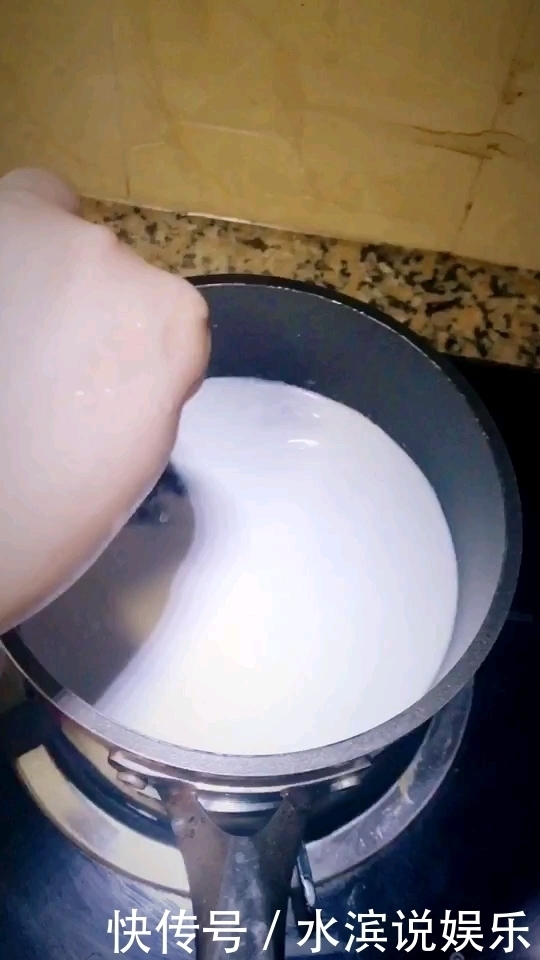 救星|它是头发的救星!每天吃一点它,头发乌黑有光泽,再不见少白头