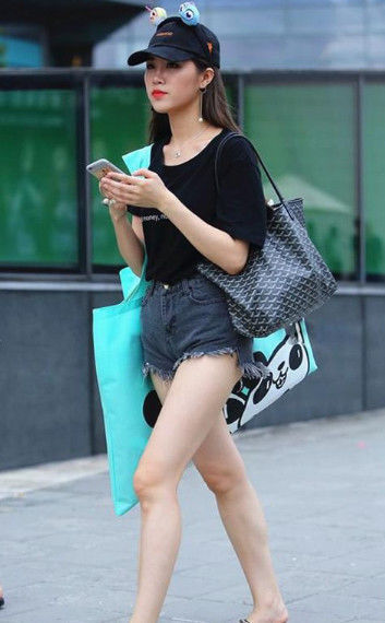 潇洒|时尚美女街拍时尚潇洒的美女,穿出窈窕身材