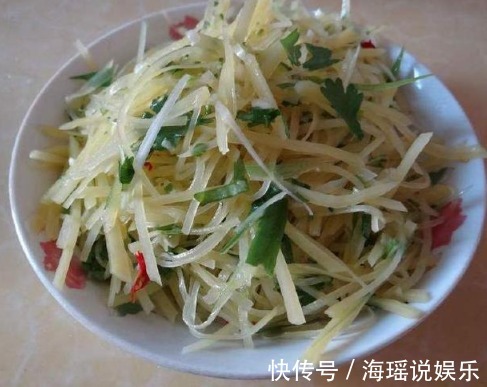 炒土豆丝别只会用白醋和花椒油了，用它炒，土豆丝油亮入味