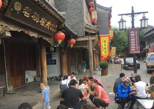 这家店|山东这家生煎包太牛了，天天排长队，1块钱一个一天卖出6000多个