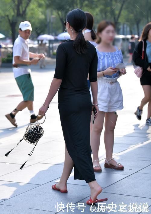 连衣裙","m":"dbfc269d932d8112f06e2cb6c82fdc4be4f2f0f","nlabel":"stat_3208889651:zm.news.so.com:5b+r5LmQ5bCP5Yia5a2Q,pageType_zmt,glevel_3","ntag":"tfashion;sfashion_时尚;kfashion_1:造型;kfashion_1:搭配;kfashion_1:连衣裙;