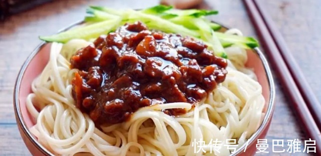 甜面酱|炸酱面的超详细做法，鲜香浓郁的炸酱“养成记”，滋溜一口真过瘾