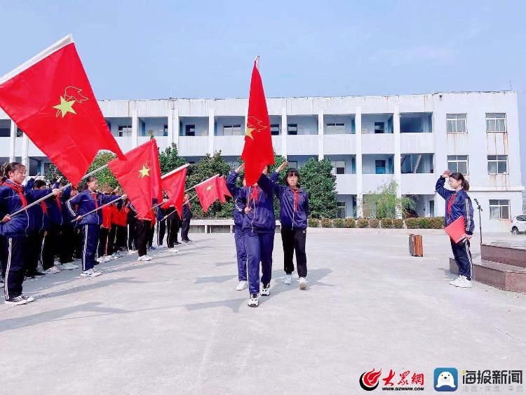 学校|莱芜区牛泉镇刘仲莹学校举行初一少先队建队暨初三离队仪式