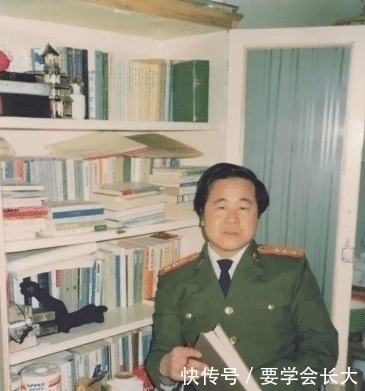 诺贝尔文学奖@莫言真是靠丑化中国人才获诺奖吗?看看颁奖词,网友黑他有道理吗?