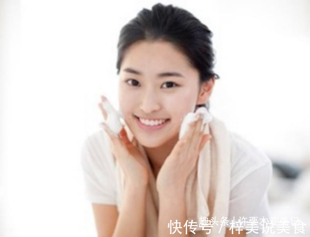 黑头 女人不管奔几,洗脸后要懂得4不要,不然再贵的护肤品也白用