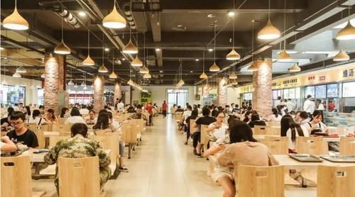 为啥大学食堂的饭菜“便宜又好吃”学姐说出原因,众人恍然大悟
